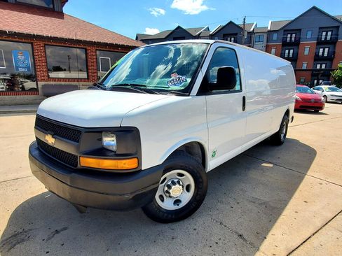 Used 2014 Chevrolet Express 3500 Extended image 3