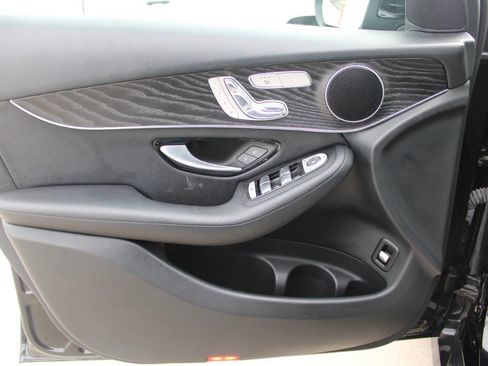 Used 2018 Mercedes-Benz GLC 300 4MATIC image 11