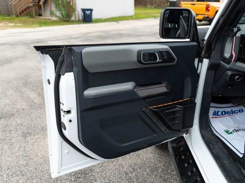 Used 2023 Ford Bronco Badlands w/ Sasquatch Package image 12