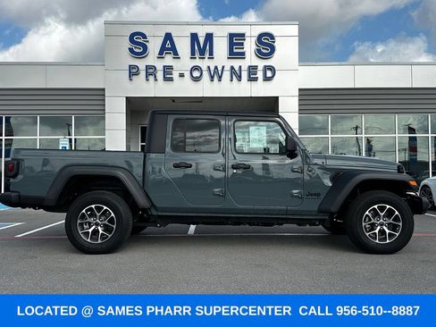 Used 2025 Jeep Gladiator Sport AWD/4WD image 2