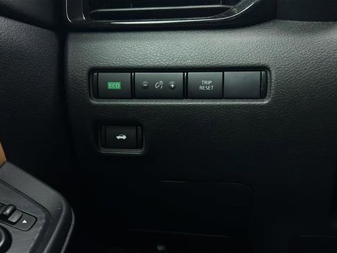 Used 2024 Nissan Sentra SV w/ SV Premium Package FWD image 27