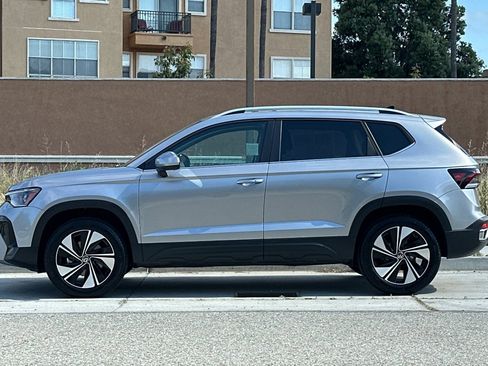 Certified 2026 Volkswagen Taos SE w/ Panoramic Sunroof Package AWD/4WD image 7