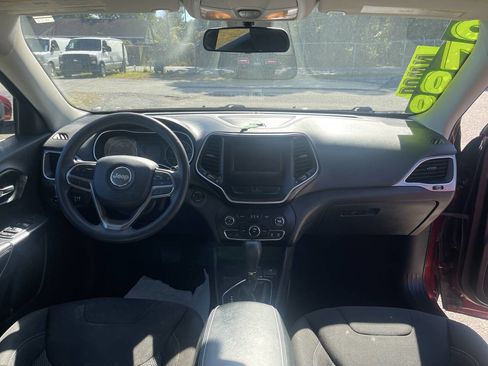 Used 2019 Jeep Cherokee Latitude w/ Popular Appearance Group image 10