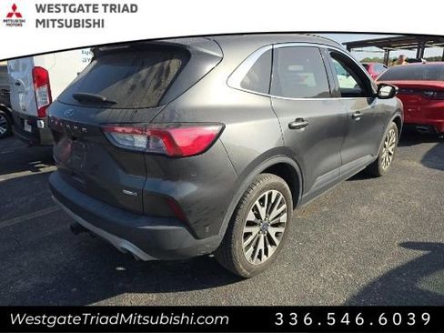 Used 2020 Ford Escape Titanium image 4