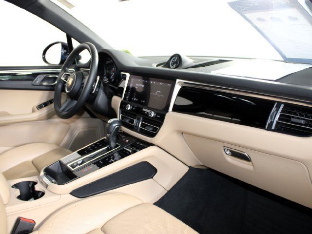 Certified 2023 Porsche Macan AWD/4WD image 27