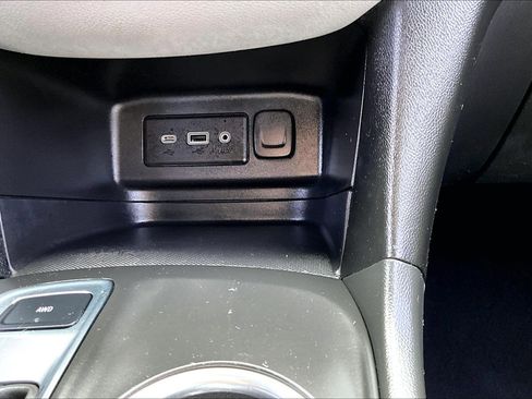 Used 2022 Chevrolet Equinox LS image 34