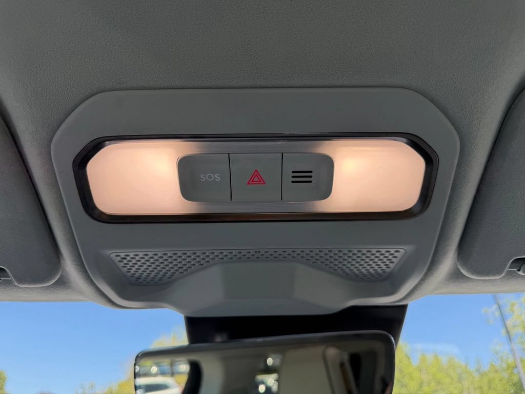 Used 2024 Rivian R1S Adventure Dual AWD/4WD image 27