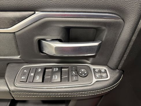 Used 2024 RAM 2500 Big Horn w/ Sport Appearance Package image 16