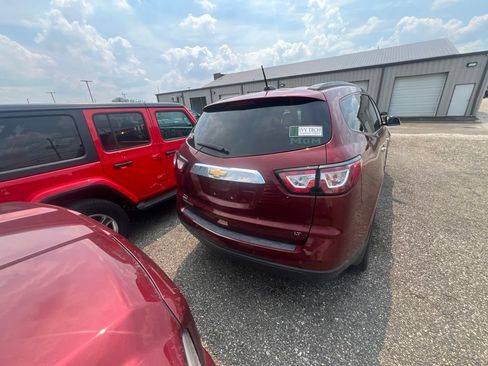 Used 2017 Chevrolet Traverse LT w/ Traveler's Package FWD image 13