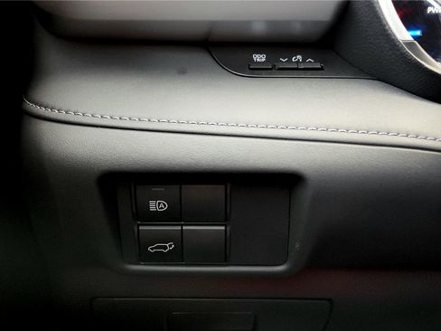 Certified 2021 Toyota Highlander XLE image 38