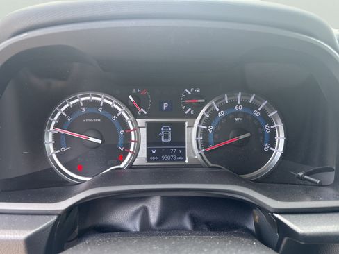 Used 2018 Toyota 4Runner SR5 AWD/4WD image 12