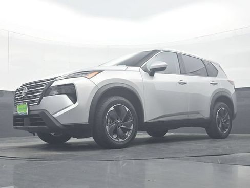 Used 2025 Nissan Rogue SV AWD/4WD image 27