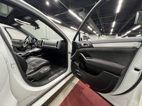 Used 2016 Porsche Cayenne GTS image 39