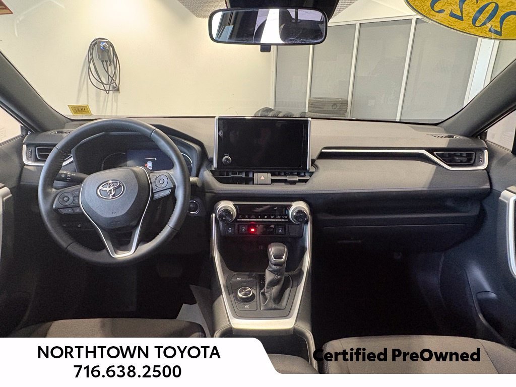Used 2023 Toyota RAV4 SE w/ SE Grade Weather Package AWD/4WD image 18