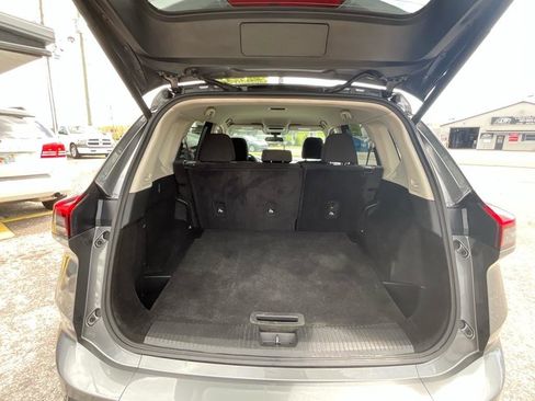 Used 2024 Nissan Rogue SV image 12