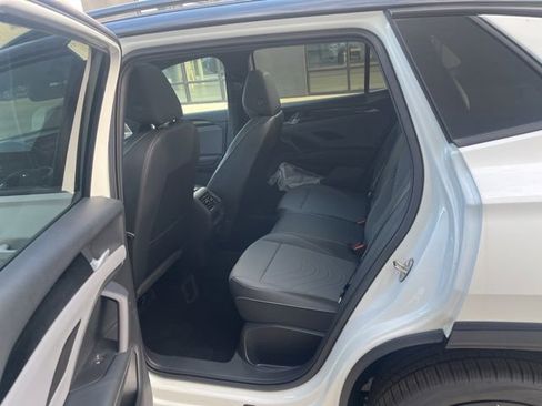 New 2026 Volkswagen Tiguan SE R-Line FWD image 22