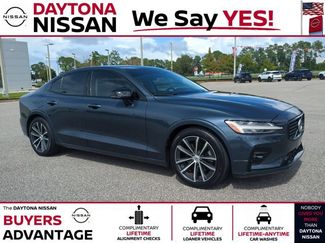 Used 2021 Volvo S60 T5 Momentum image 1
