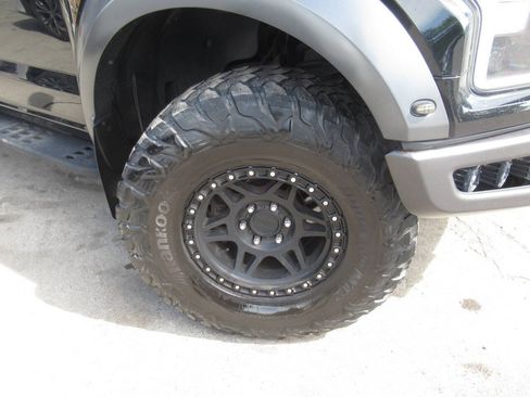 Used 2018 Ford F150 Raptor w/ Equipment Group 802A Luxury AWD/4WD image 6