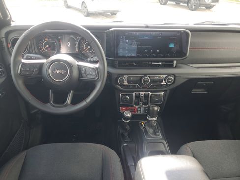Used 2024 Jeep Wrangler Rubicon image 10