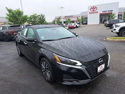 Used 2025 Nissan Altima 2.5 SV FWD image 4