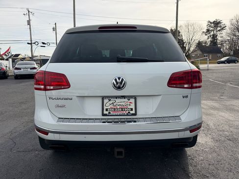 Used 2016 Volkswagen Touareg Sport image 6