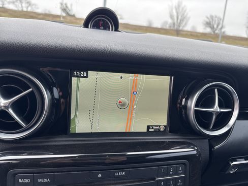 Used 2017 Mercedes-Benz SLC 300 image 24