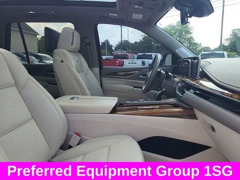 Used 2021 Cadillac Escalade Premium Luxury Platinum AWD/4WD image 33