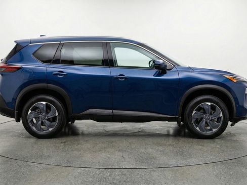 Used 2025 Nissan Rogue SV image 11