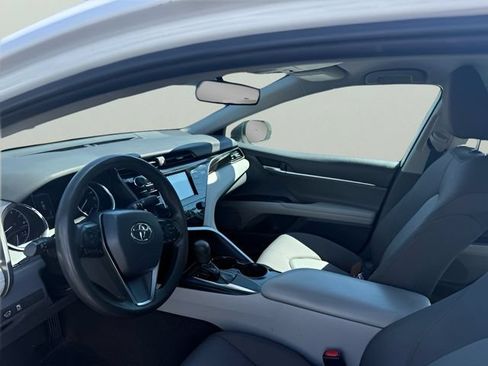 Used 2019 Toyota Camry LE FWD image 9