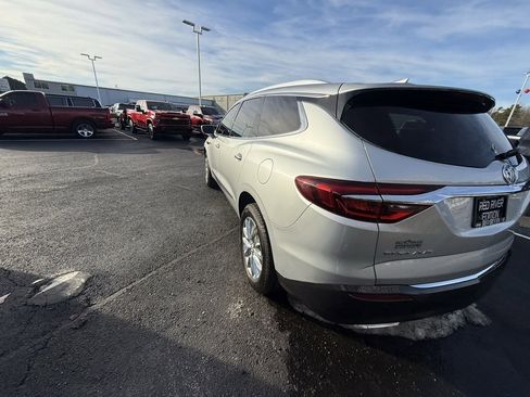 Used 2020 Buick Enclave Essence w/ Sound and Sites Package image 7