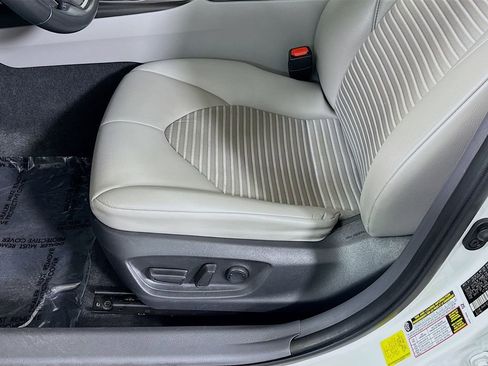 Certified 2022 Toyota Camry SE image 23