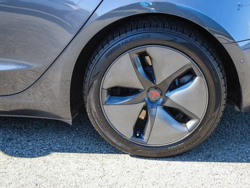 Used 2018 Tesla Model 3 Mid Range image 8