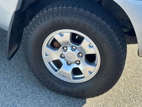 Used 2005 Toyota Tacoma 4x4 Double Cab w/ SR5 Pkg #8 image 18