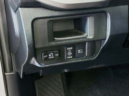 Used 2018 Toyota Tacoma Limited AWD/4WD image 17