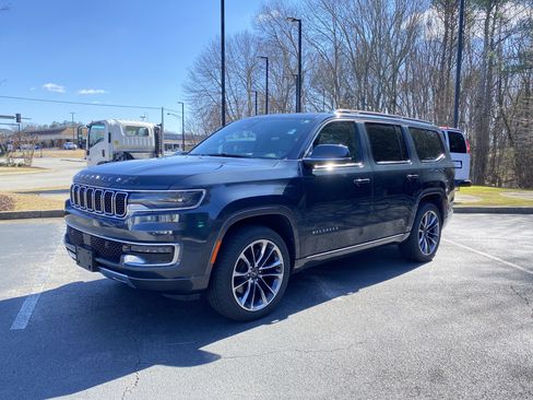 Used 2022 Jeep Wagoneer Series III w/ Premium Group I image 5