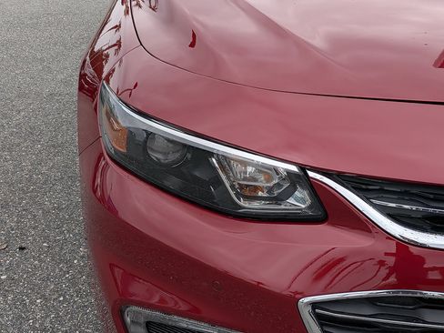 Used 2016 Chevrolet Malibu LT w/ Leather Package FWD image 9