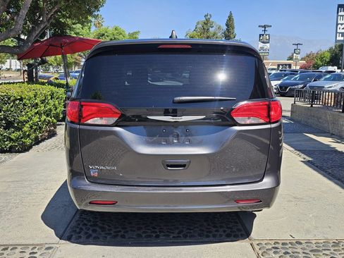 Used 2023 Chrysler Voyager LX FWD image 6