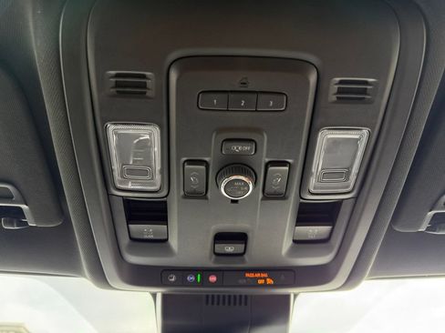 Used 2024 GMC Yukon AT4 AWD/4WD image 18