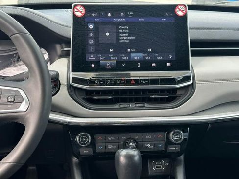 Used 2023 Jeep Compass Limited image 13