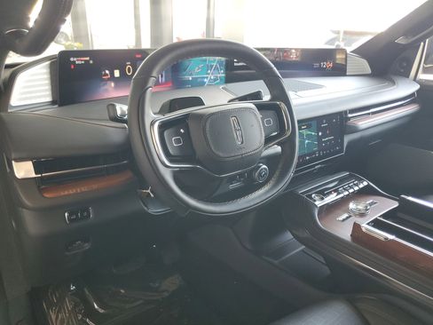 New 2026 Lincoln Navigator L Black Label AWD/4WD image 14