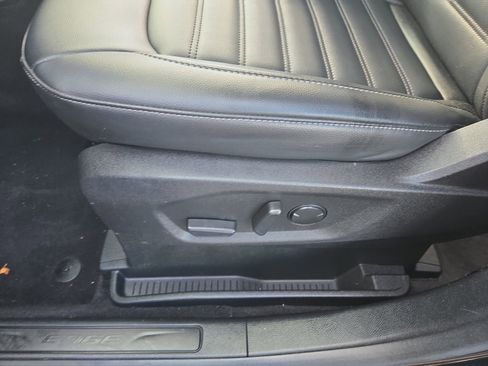 Certified 2022 Ford Edge SEL w/ Convenience Package image 12