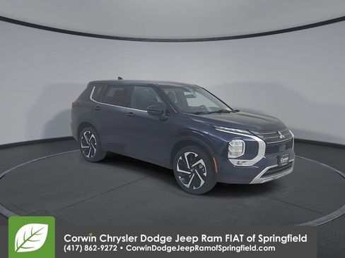 Used 2024 Mitsubishi Outlander SE image 3