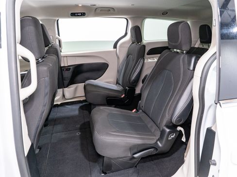 Used 2023 Chrysler Voyager LX FWD image 29