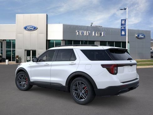 New 2026 Ford Explorer ST-Line w/ ST-Line Street Pack AWD/4WD image 4