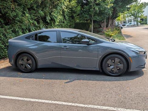 Certified 2025 Toyota Prius Plug-In Hybrid FWD image 5
