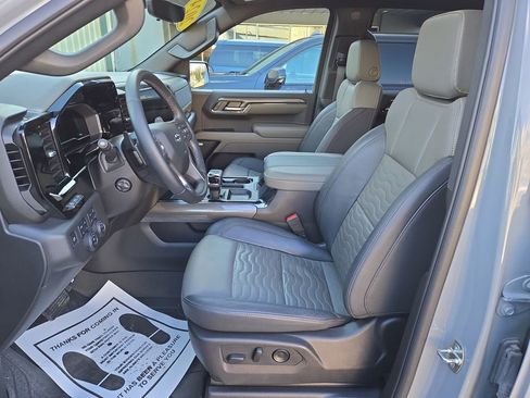 Used 2024 Chevrolet Silverado 1500 ZR2 w/ Technology Package image 14