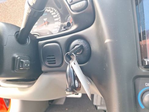 Used 2000 Chevrolet Corvette Coupe w/ Memory Pkg image 30