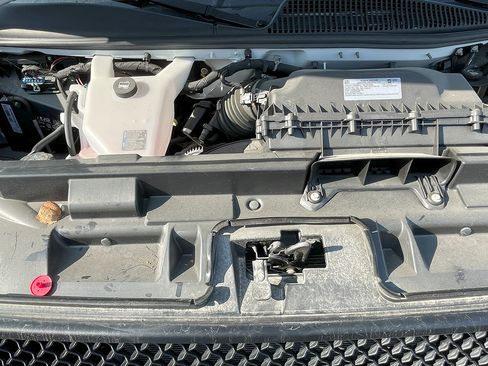 Used 2022 Chevrolet Express 3500 CUTWAY w/ Power Convenience Package image 35