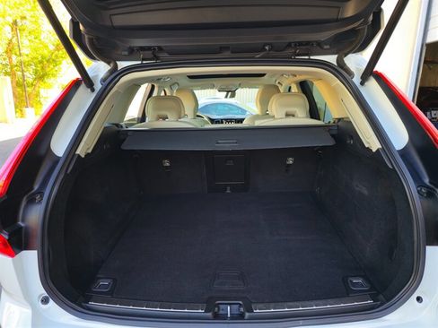 Used 2022 Volvo XC60 B5 Momentum AWD/4WD image 35