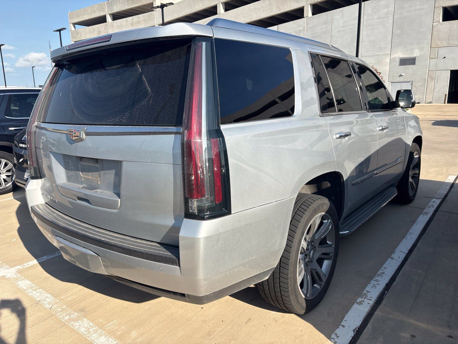 Used 2016 Cadillac Escalade Luxury AWD/4WD image 4